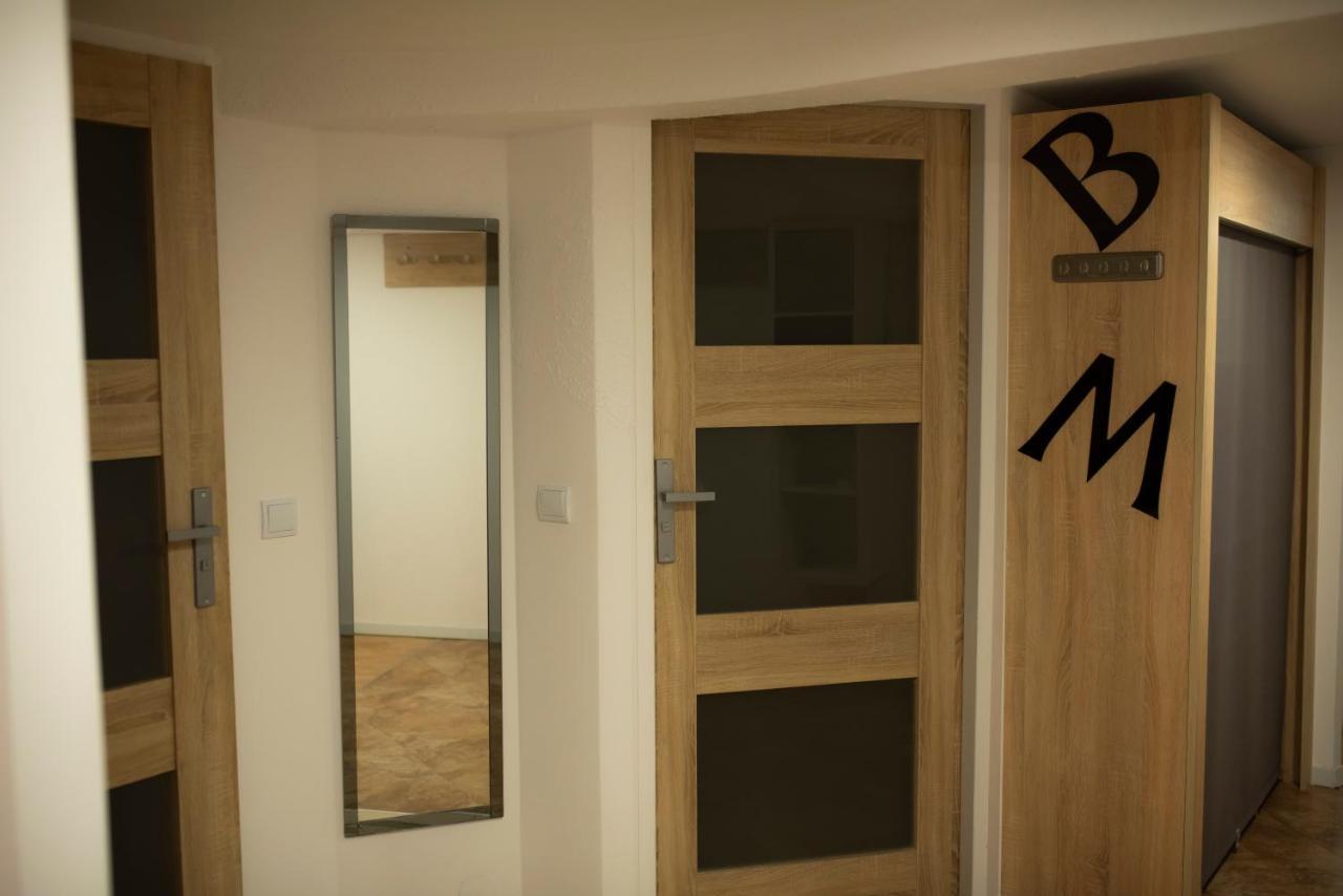 Apartment 33
