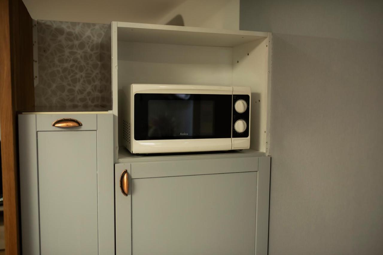 Apartment 33