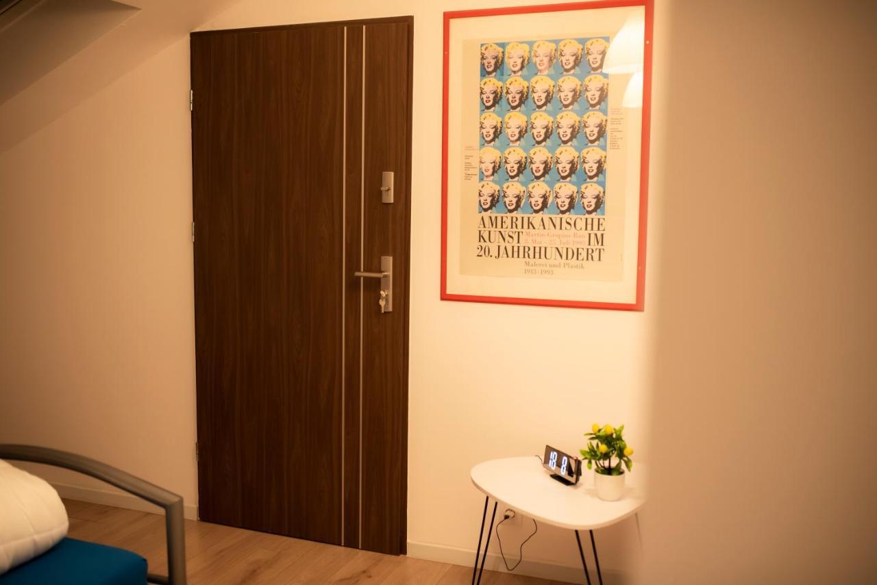 Apartment 33